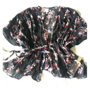 Small: NWOT! Bright, Breezy Chiffon Kimono